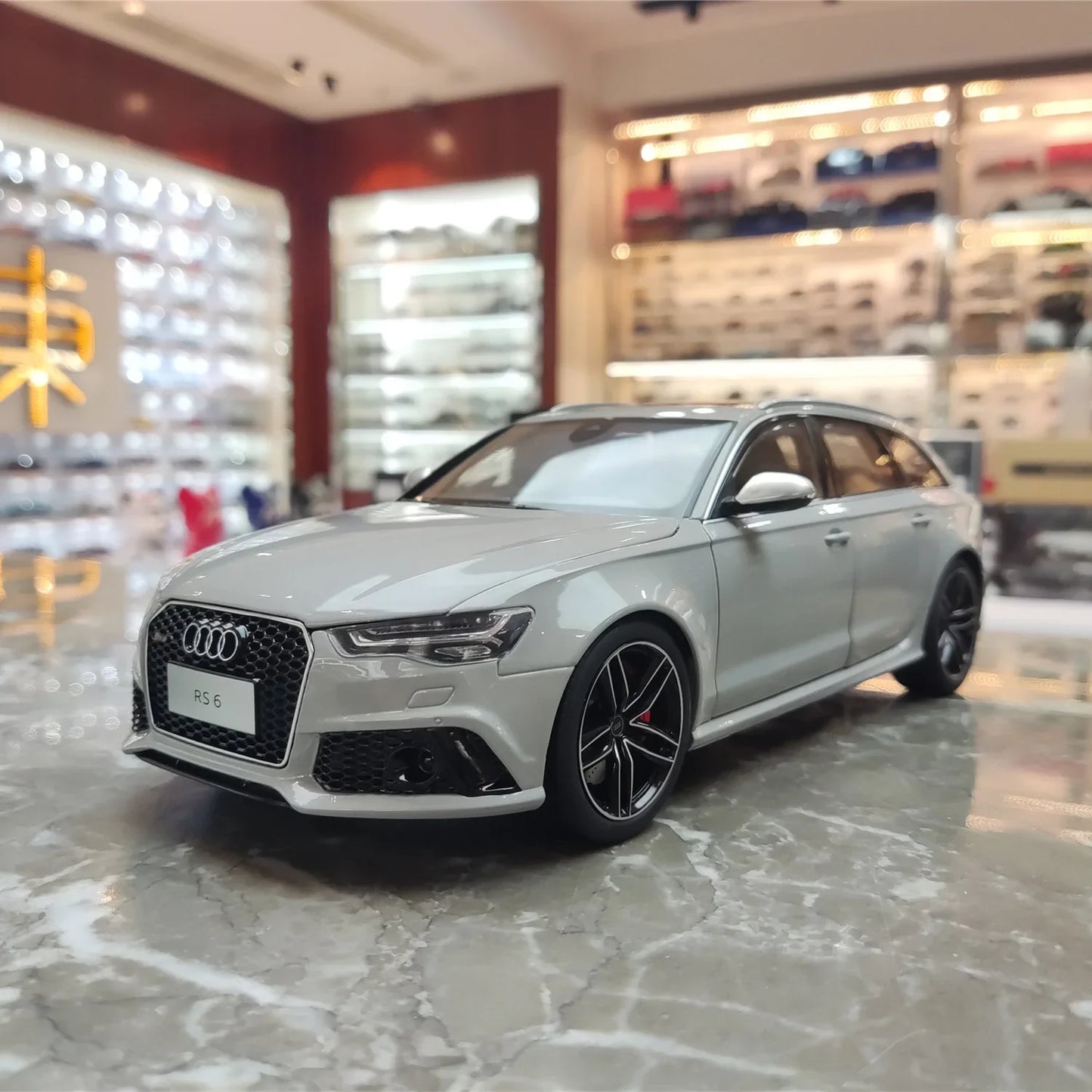 1/18 Audi RS6 Avant C7 Well Diecast Model 