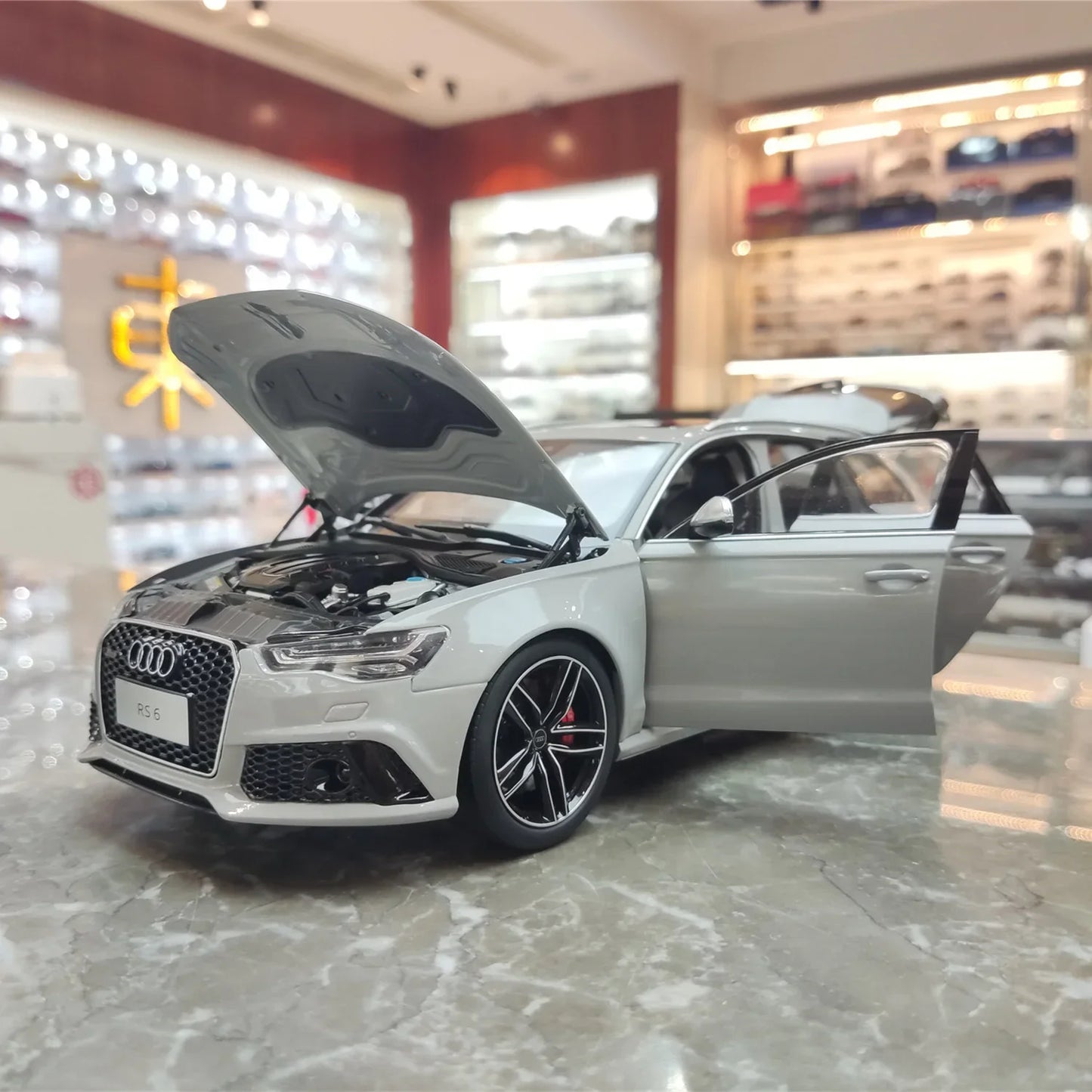 1/18 Audi RS6 Avant C7 Well Diecast Model 