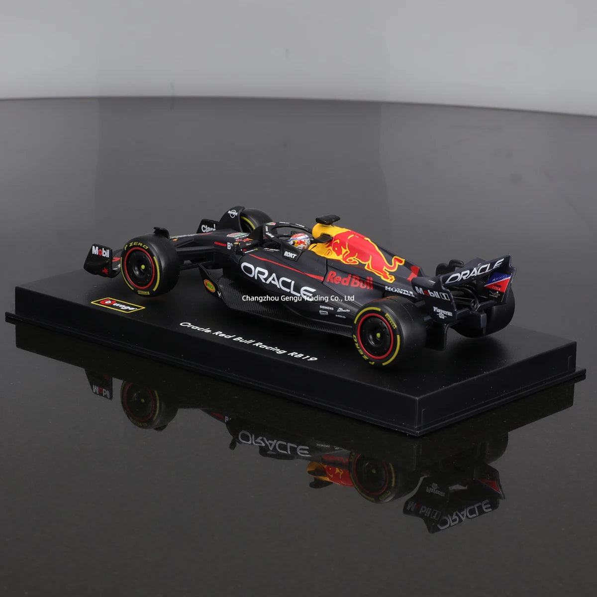 Miniature Red Bull F1 Racing RB19