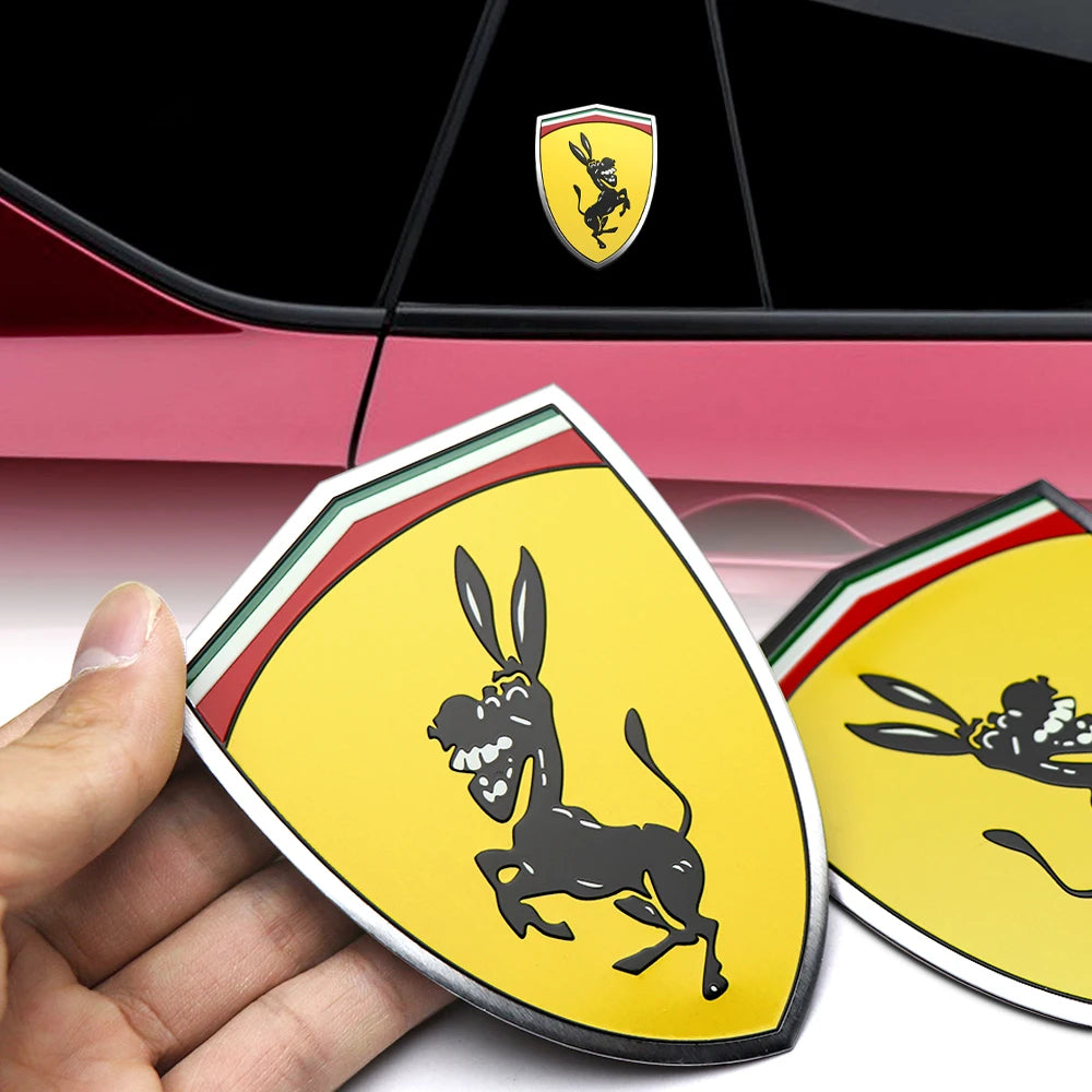 Distintivo di Ferrari in alluminio 3D